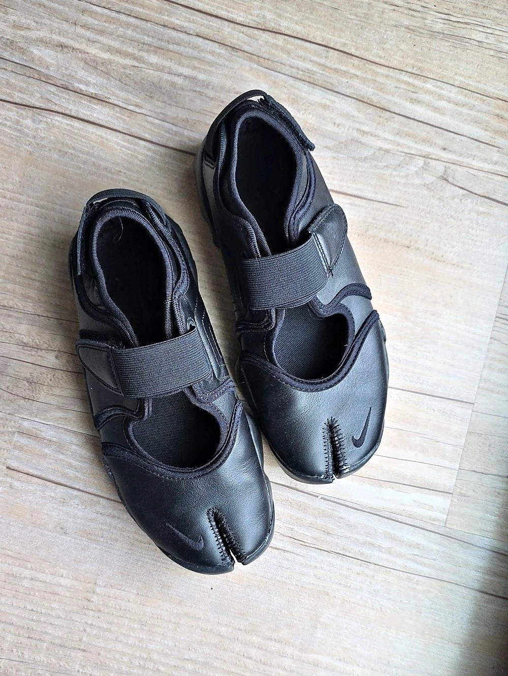 Nike Air Rift Black Athletic Shoes